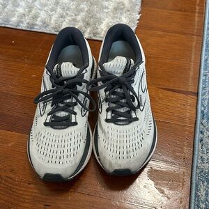 brooks running shoes